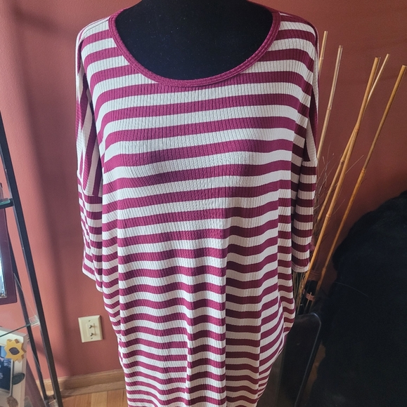 Lularoe Irma - Picture 1 of 5